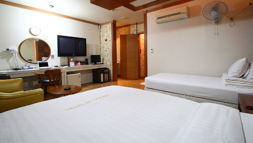 Cherbourg Hotel Cheonan Exterior foto