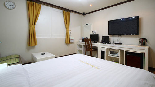 Cherbourg Hotel Cheonan Exterior foto